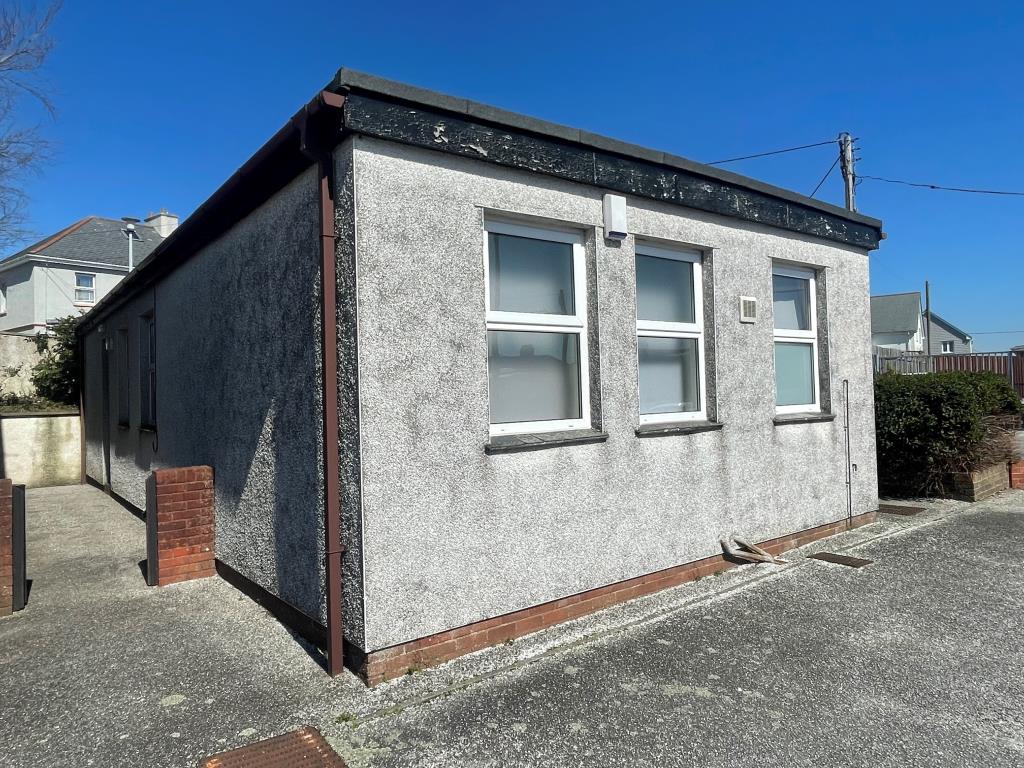 Lot: 6 - DETACHED FREEHOLD BUILDING - External view of property from different angle